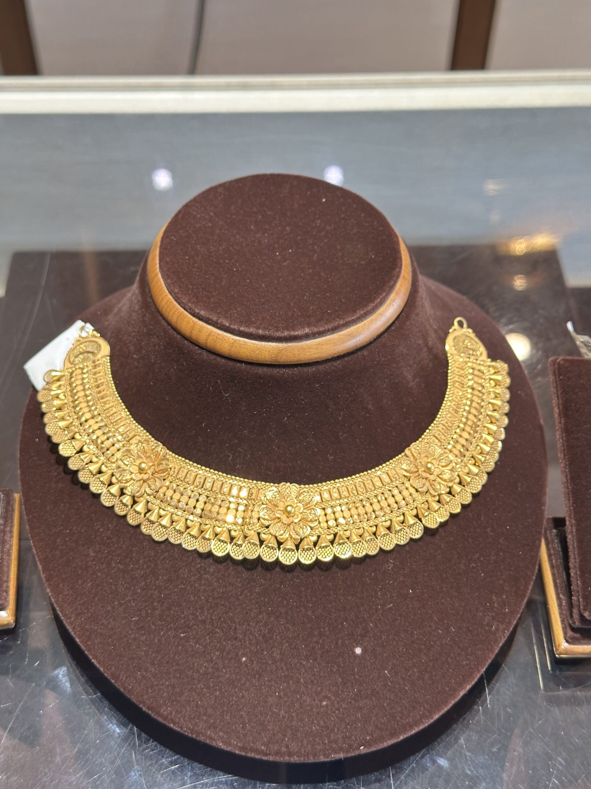 Broad Traditional Gold Choker Necklace