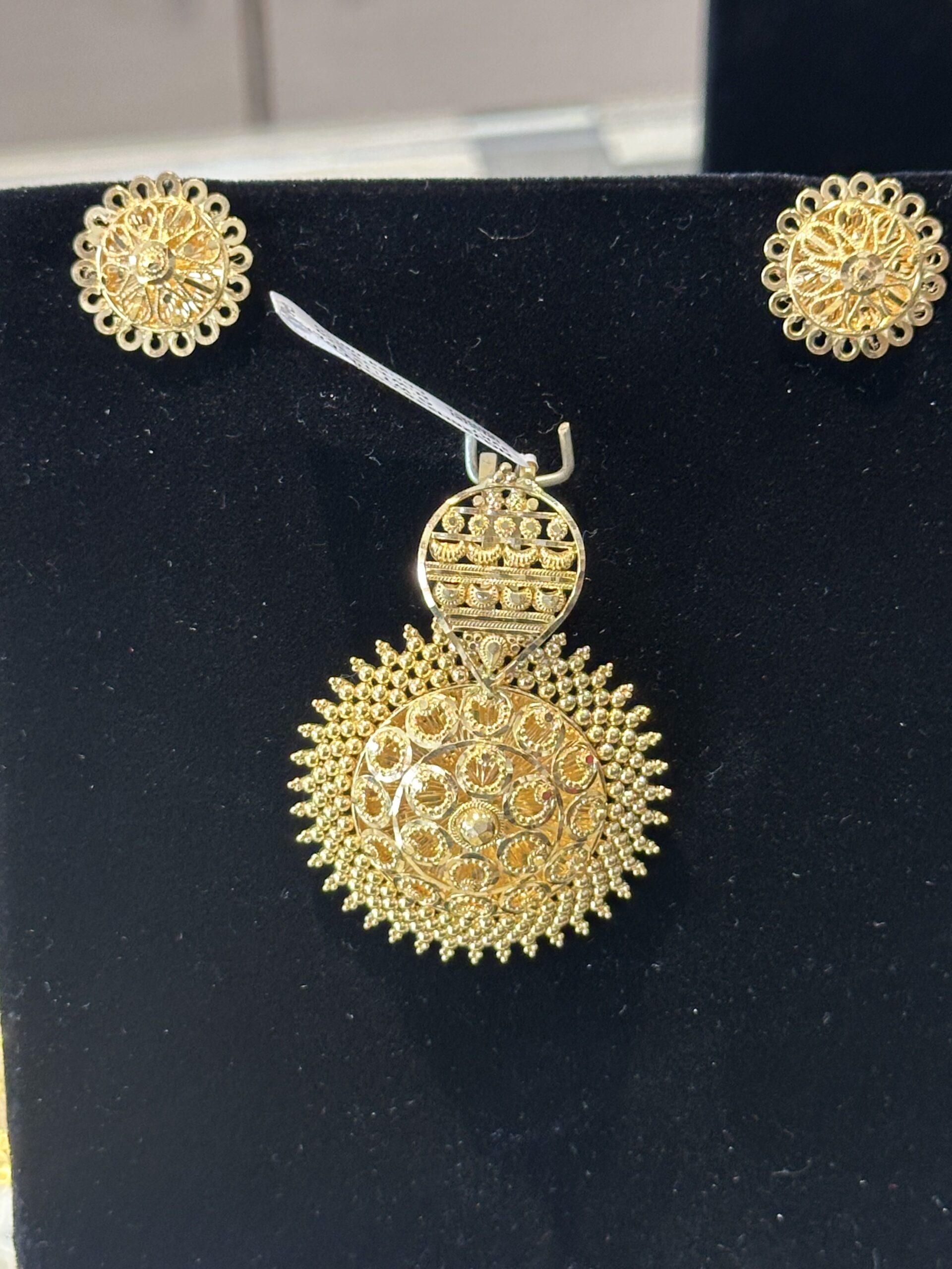 Traditional Gold Sunburst Pendant Set