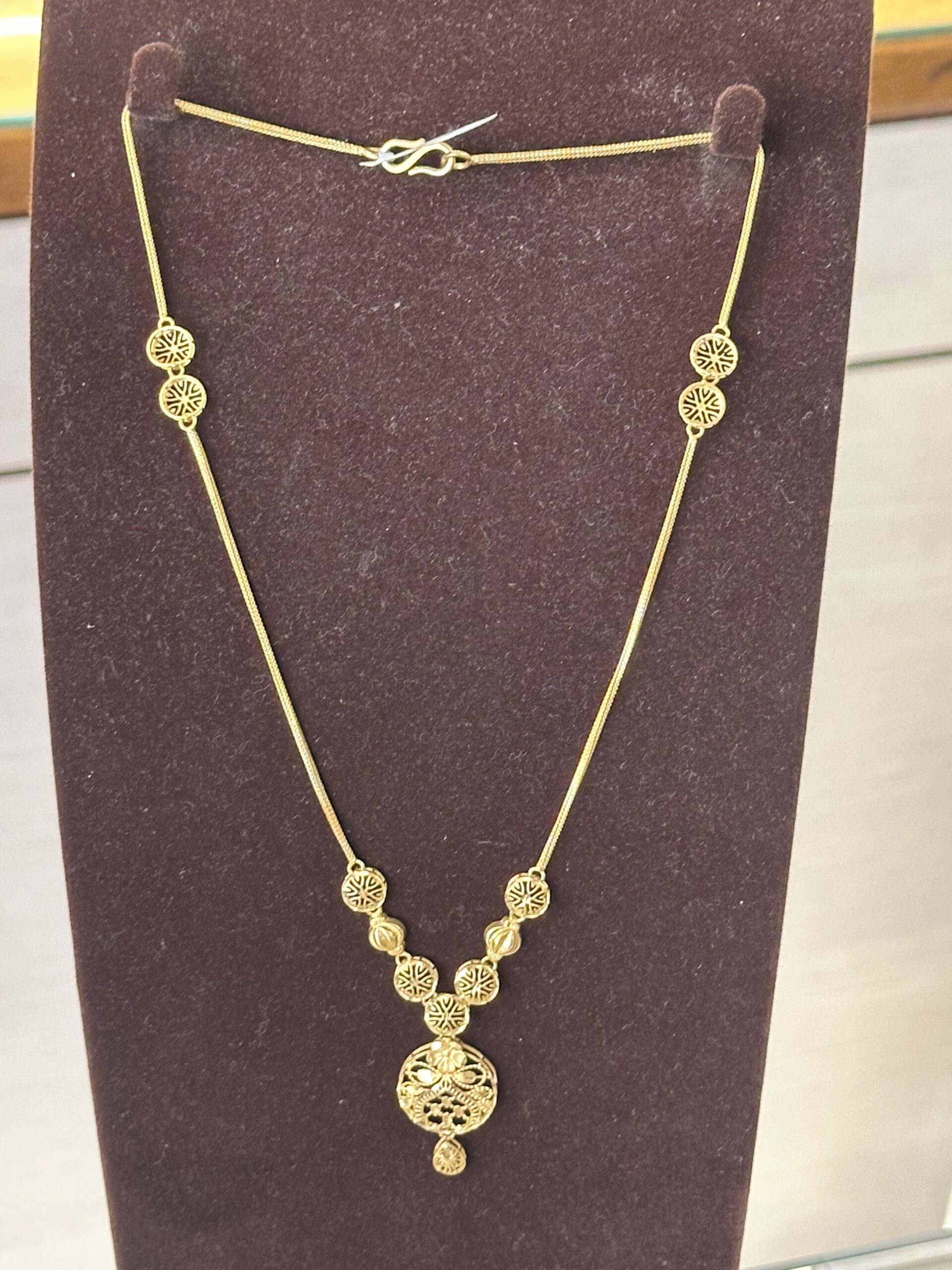 Traditional Gold Pendant Chain
